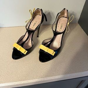 Miu Miu Pumps with bow and zipper details